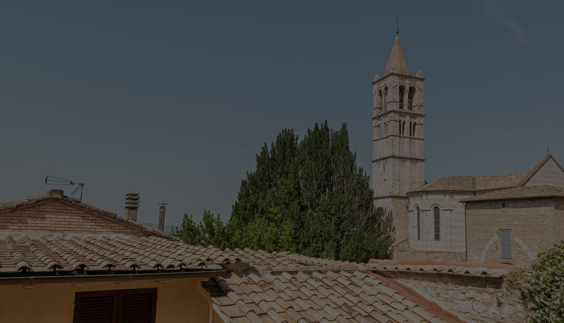 Header per pagina contatti - B&B Il Chiostro con giardino con vista sulla Basilica di Santa Chiara di Assisi